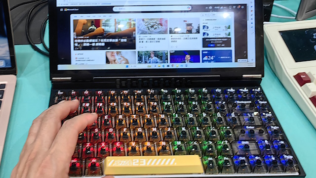 ディスプレイ内蔵の「変態キーボード」がこれから増えるかも【COMPUTEX TAIPEI 2024】