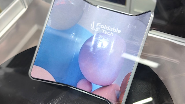 3つ折りスマホの実現は近い？一気に薄くなった折りたたみスマホ